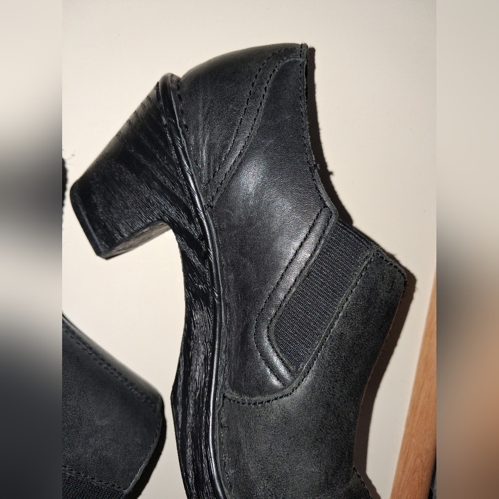 BORN Genuine SOFT Leather Clog Shoes - Black Slip On Side Zipper Womens Size 7.5 - Picture 13 of 16